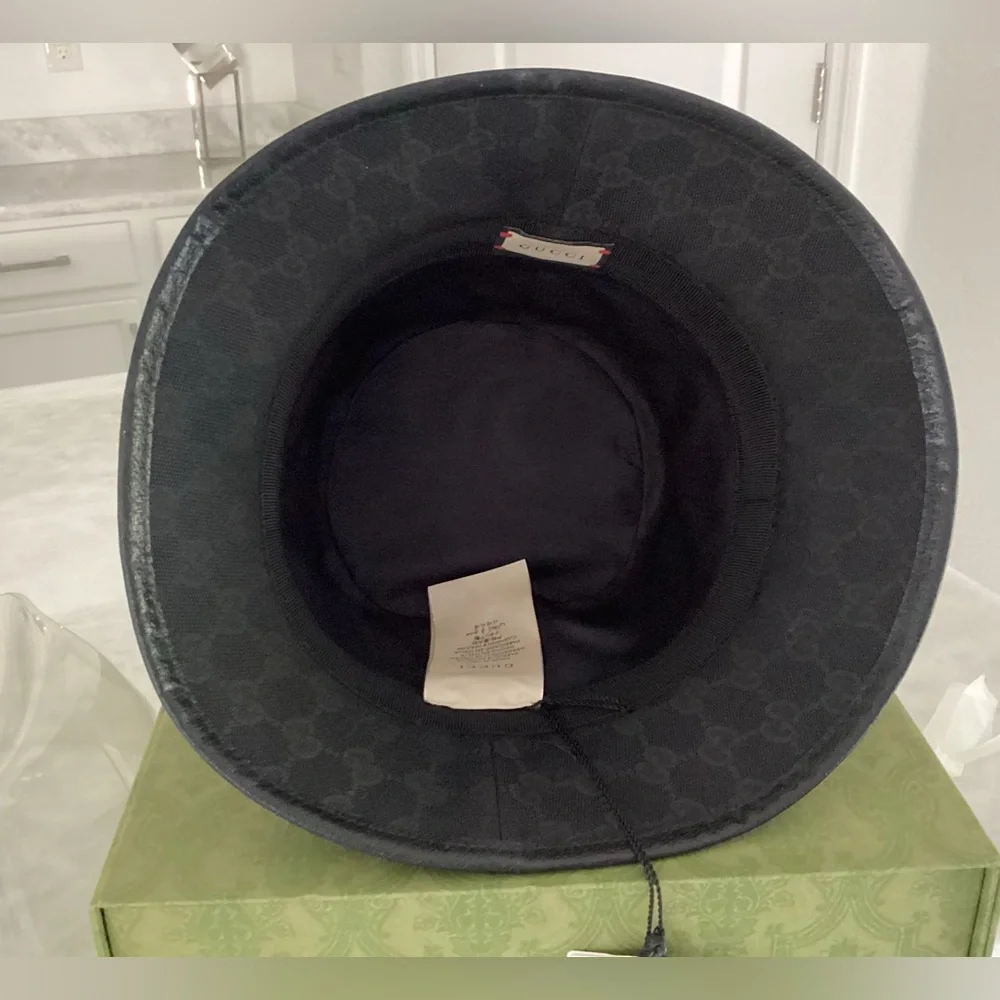 GUCCI GG CANVAS BUCKET HAT WITH DOUBLE G